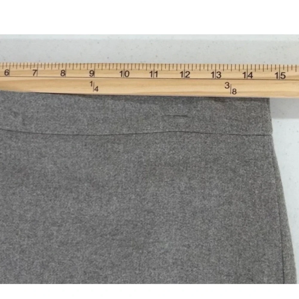 J Crew The Pencil Skirt Size 4 (29x20) Gray Wool Blend Back Zip Back Vent Career